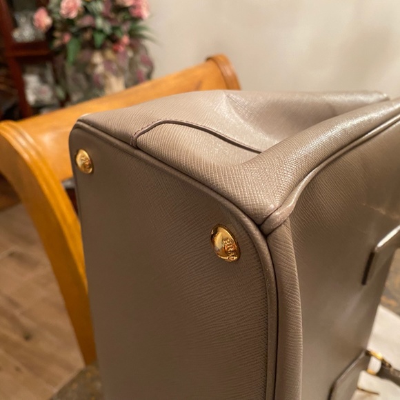 PRADA SAFFIANO LUX DOUBLE ZIP HANDBAG (ARGUILLA) - Picture 8 of 16